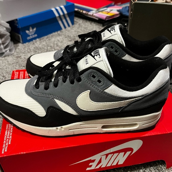 Nike Air Max - Picture 2 of 6